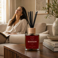 Rossoveleno For Home Profumo per Ambienti con bastoncini – Frutto della Passione, Zafferano, Rosa Turca, Legno di Agar, Ambra e Vaniglia-Pink Babol
